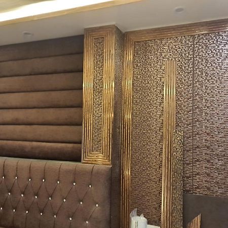 Divine Hotel & Banquet Hall Бопал Екстериор снимка
