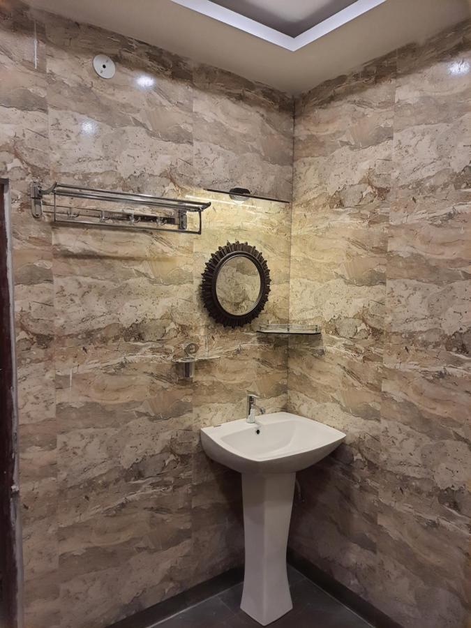 Divine Hotel & Banquet Hall Бопал Екстериор снимка