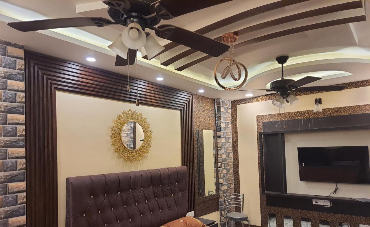 Divine Hotel & Banquet Hall Бопал Екстериор снимка