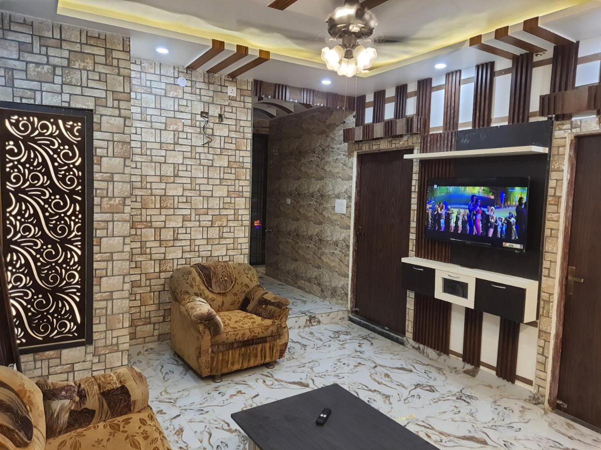Divine Hotel & Banquet Hall Бопал Екстериор снимка
