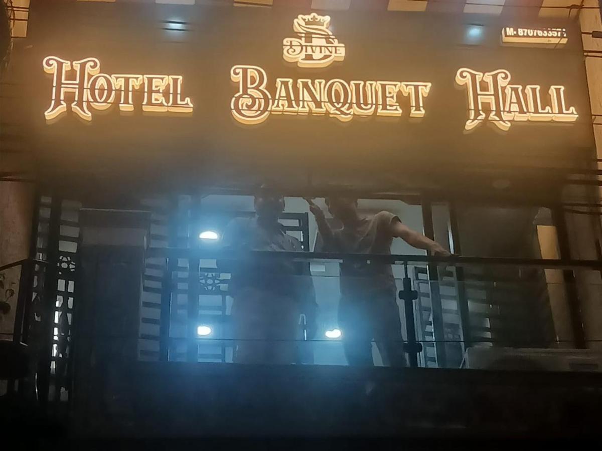 Divine Hotel & Banquet Hall Бопал Екстериор снимка