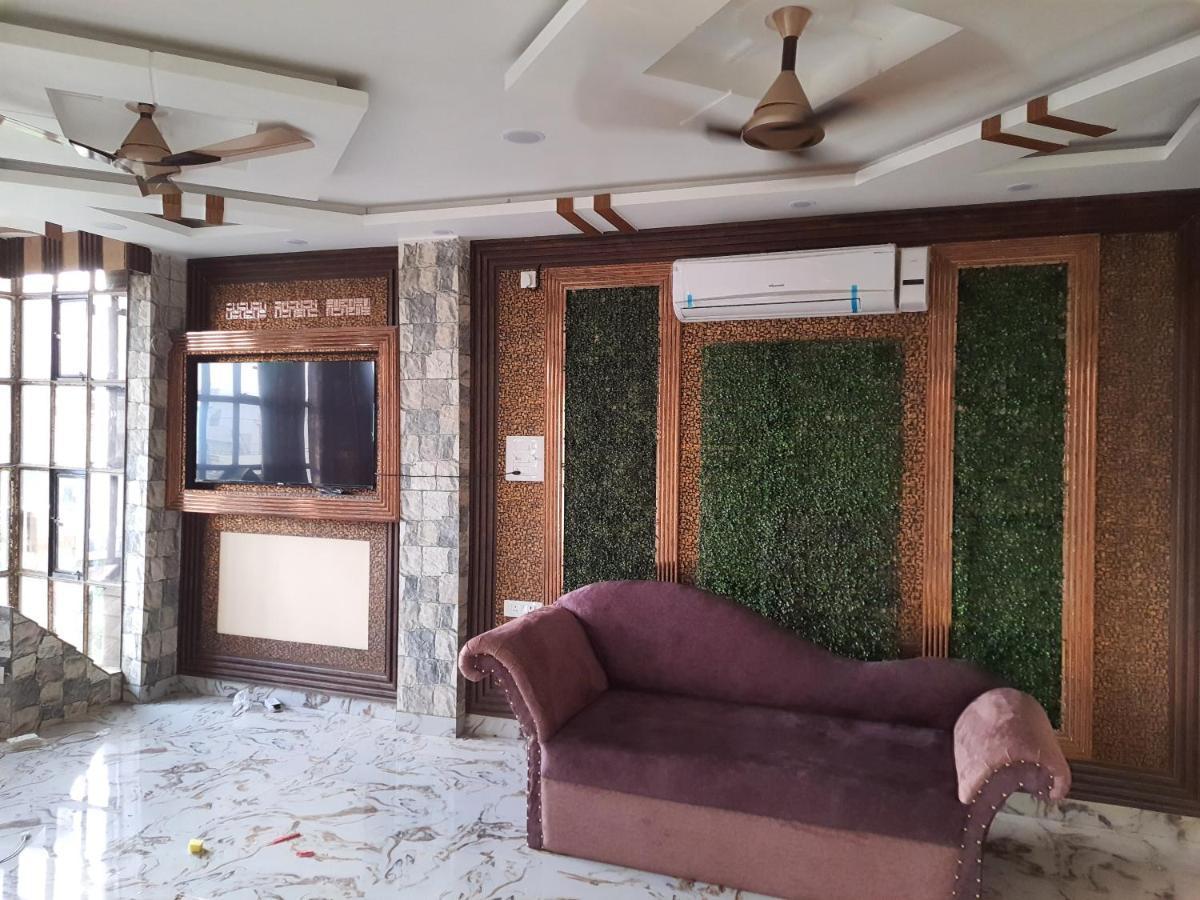 Divine Hotel & Banquet Hall Бопал Екстериор снимка