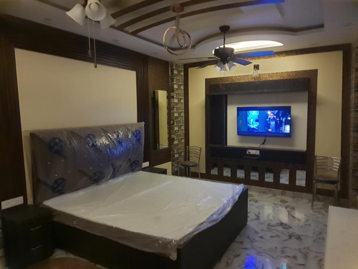 Divine Hotel & Banquet Hall Бопал Екстериор снимка
