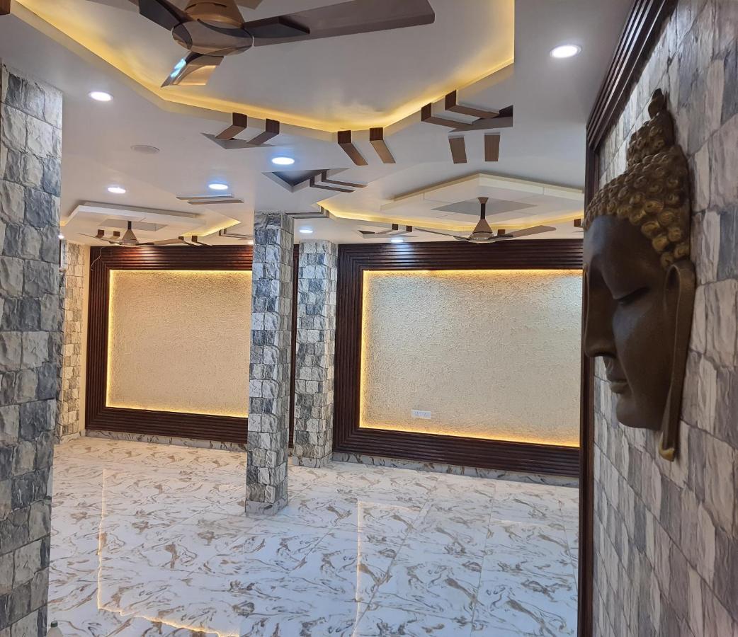 Divine Hotel & Banquet Hall Бопал Екстериор снимка